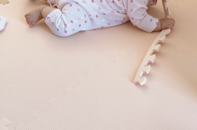 ブログ用写真　ゴロンとした赤ちゃん